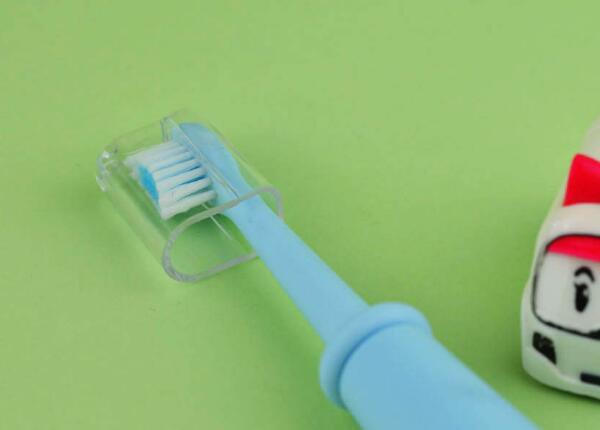 兒童用聲波震動(dòng)牙刷和旋轉(zhuǎn)牙刷哪個(gè)好？牙刷類型就該這樣挑！