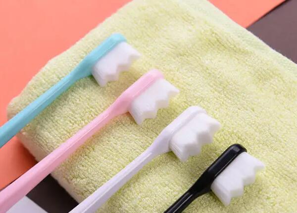 兒童電動(dòng)牙刷波浪形牙刷好嗎？?jī)和貌ɡ诵脱浪⑦€是平牙刷好？