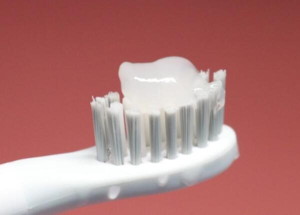 聲波款圓頭電動牙刷好用嗎？聲波牙刷圓頭扁頭清潔分析