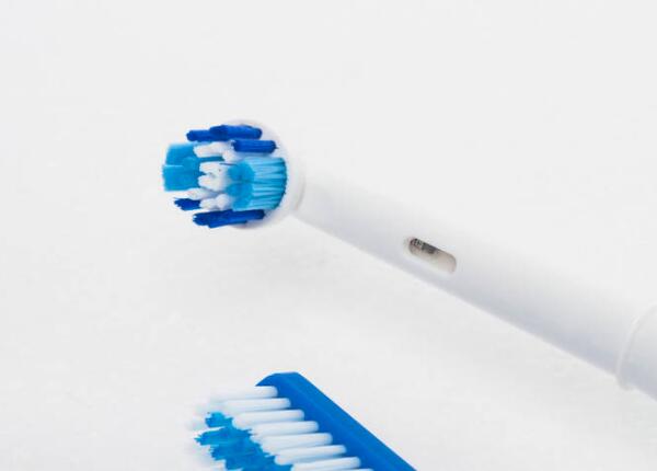 超聲波牙刷廠商宣稱的“超聲波電動(dòng)牙刷”