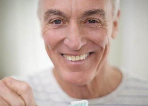 電動牙刷適合哪些人群？適合用電動牙刷的七大人群