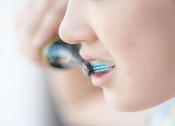 電動(dòng)牙刷當(dāng)手動(dòng)刷可以嗎 電動(dòng)牙刷當(dāng)手動(dòng)刷可以嗎