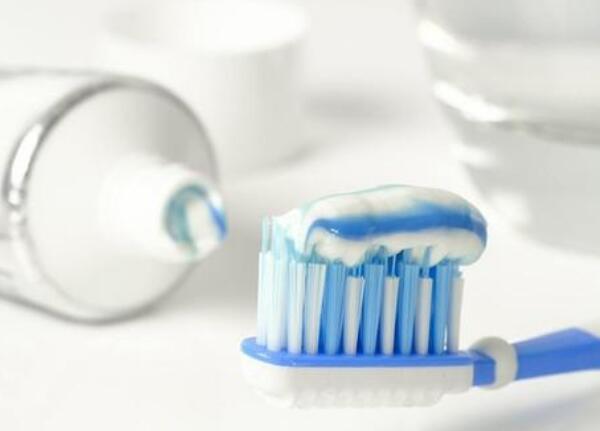 手動牙刷一般多久要換？牢記這些手動牙刷使用小常識