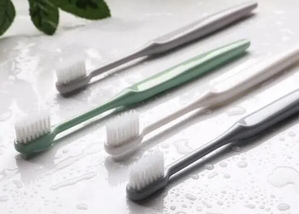 手動牙刷刷毛選擇什么材質？常見的兩大牙刷刷毛材質介紹